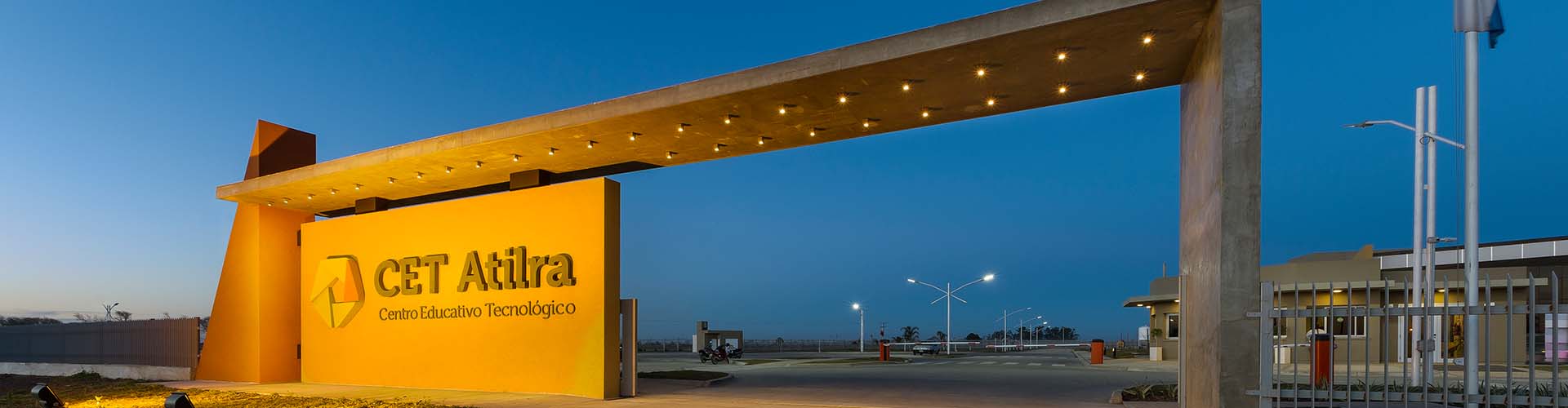 Frente predio Centro Educativo Tecnológico